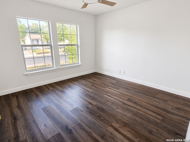 2122 Hicks Ave Property Photo 3