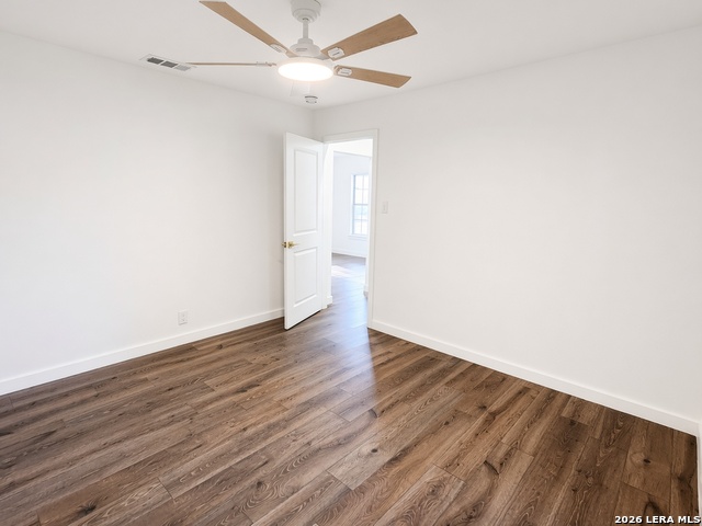 2122 Hicks Ave Property Photo 4