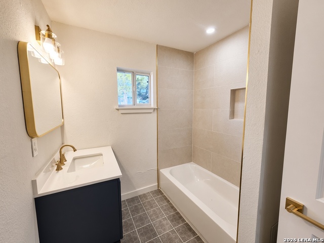 2122 Hicks Ave Property Photo 5