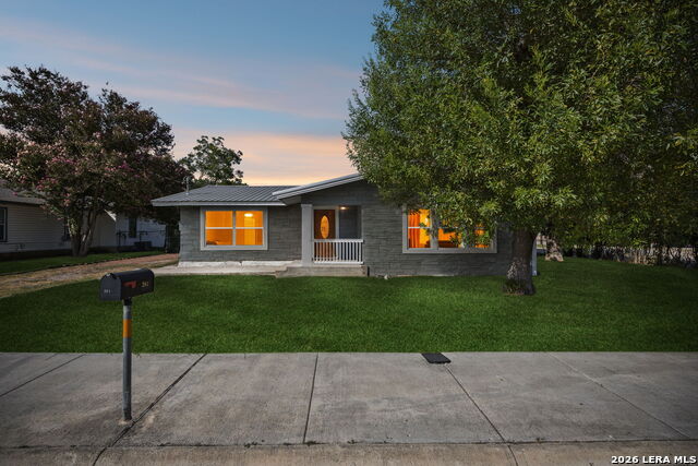 281 N Lone Star Ave Property Photo 1