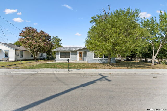 281 N Lone Star Ave Property Photo 4