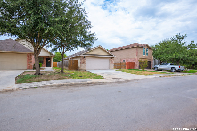 6911 Heathers Way Property Photo 3