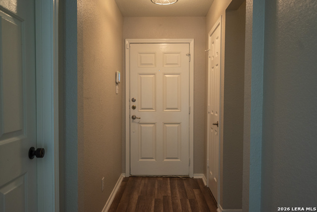 6911 Heathers Way Property Photo 8