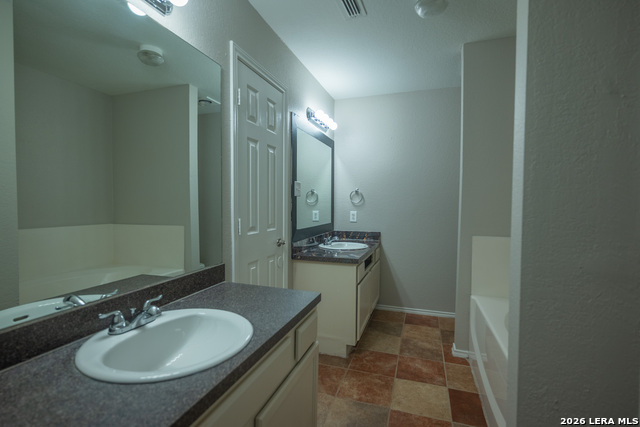 6911 Heathers Way Property Photo 12