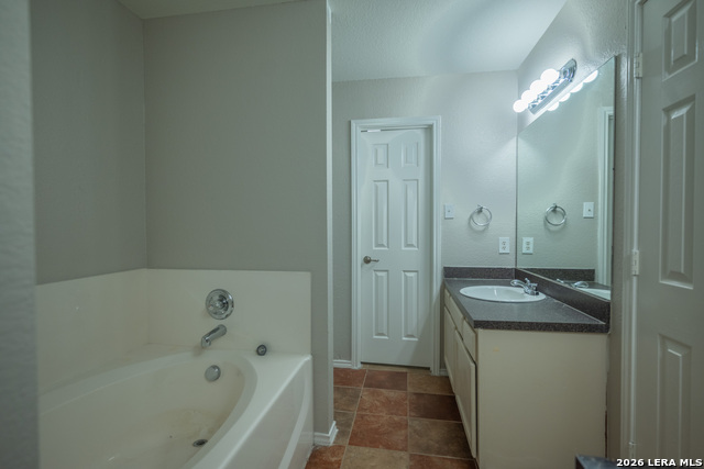 6911 Heathers Way Property Photo 13