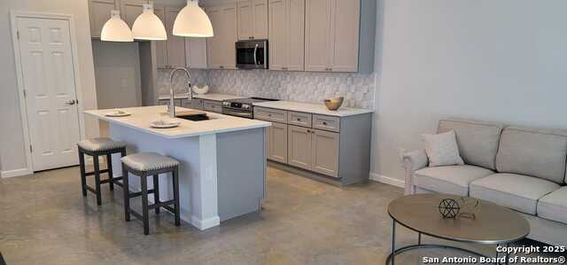 1002 Morningside Dr Property Photo 5