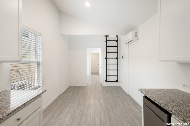 7731 Elm Bnd Property Photo 3