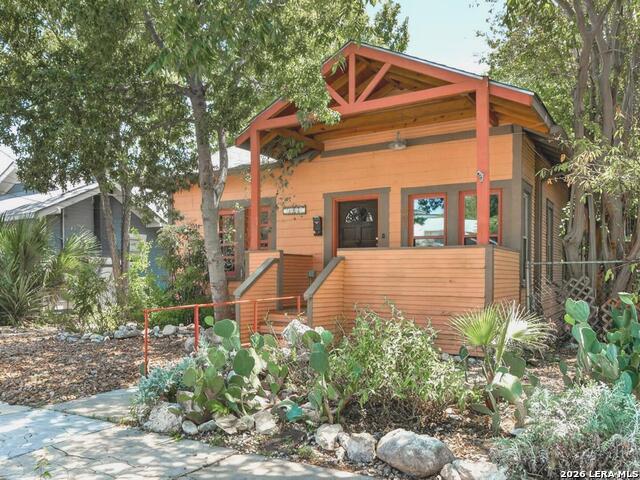808 W French Pl Property Photo 3