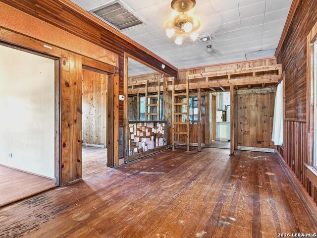 808 W French Pl Property Photo 6