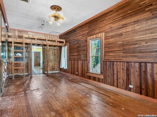 808 W French Pl Property Photo 8