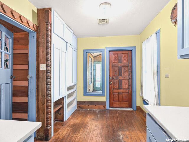 808 W French Pl Property Photo 13
