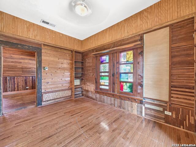 808 W French Pl Property Photo 15
