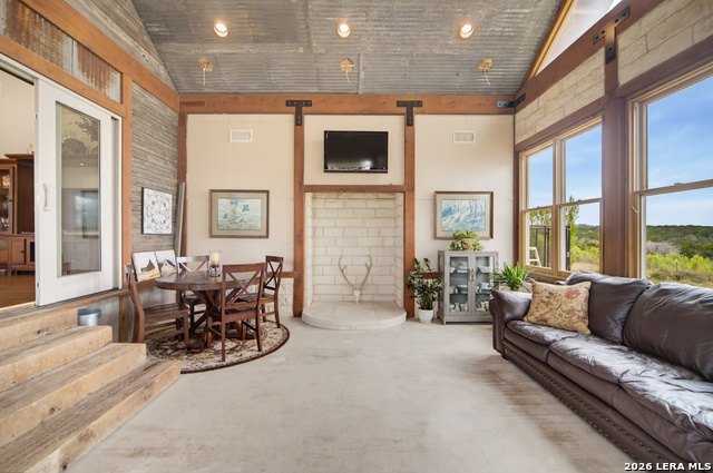 493 Lazy Valley Property Photo 3