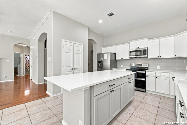2448 Woodbridge Way Property Photo 4
