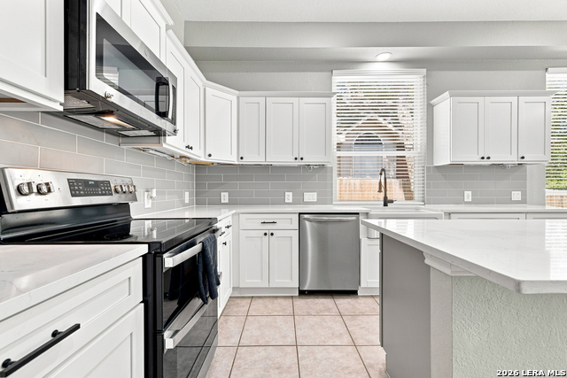 2448 Woodbridge Way Property Photo 5