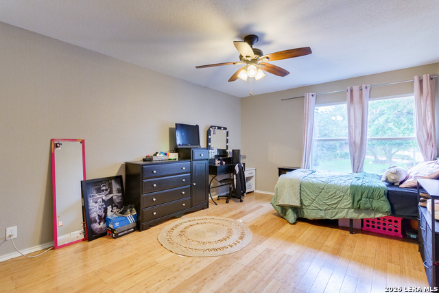 2422 Newoak Park Property Photo 20