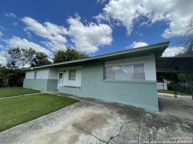 130 Ashford Dr Property Photo 1