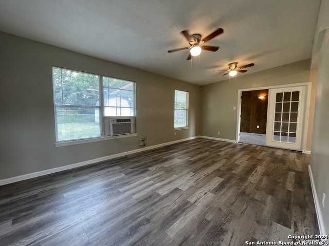 130 Ashford Dr Property Photo 4