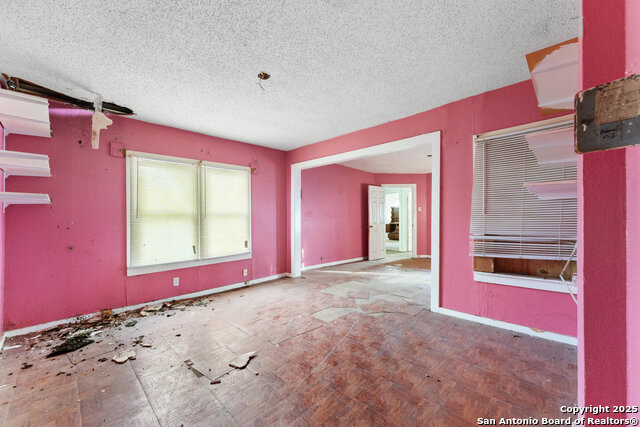 1932 E Highland Blvd Property Photo 8
