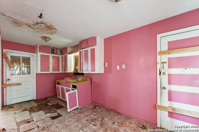 1932 E Highland Blvd Property Photo 11
