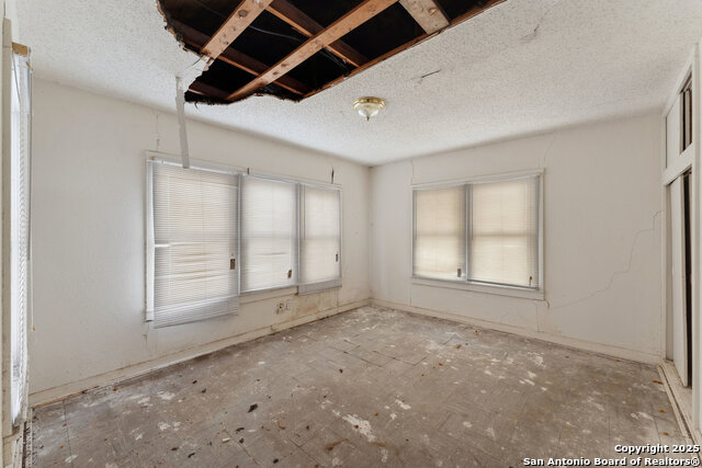 1932 E Highland Blvd Property Photo 17