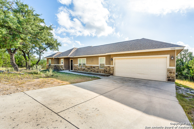 1131 Rocky Ridge Loop Property Photo 3