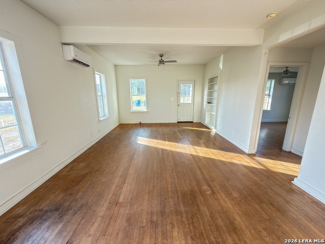 104 E Hutchinson Property Photo 6