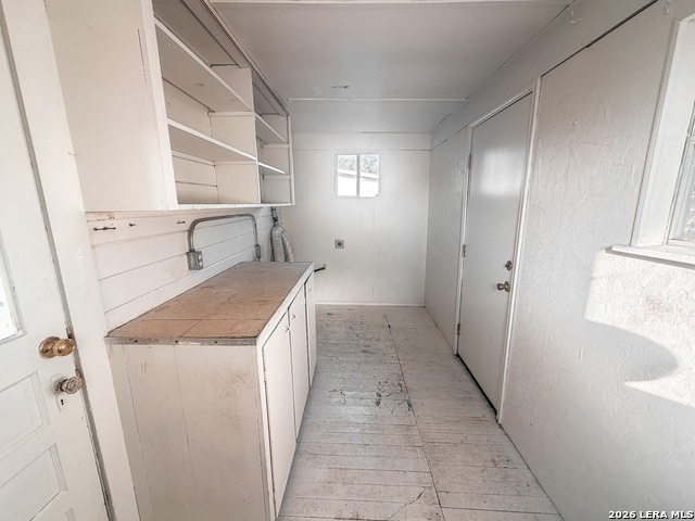 104 E Hutchinson Property Photo 14