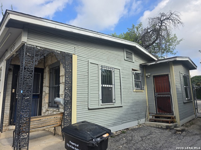 1307 Culebra Rd Property Photo 4