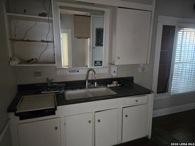 1307 Culebra Rd Property Photo 8