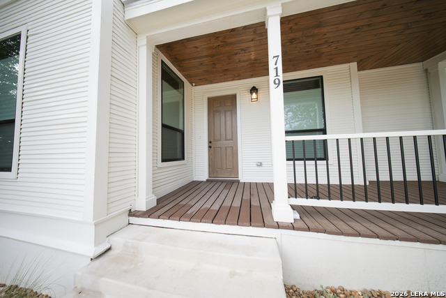 719 Dakota St Property Photo 4