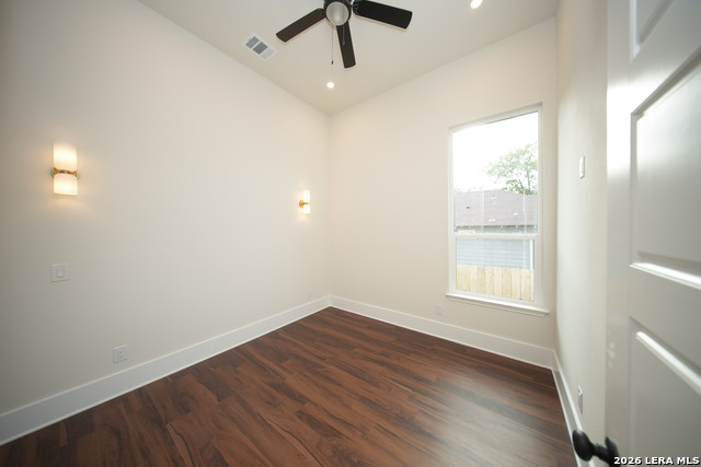 719 Dakota St Property Photo 23