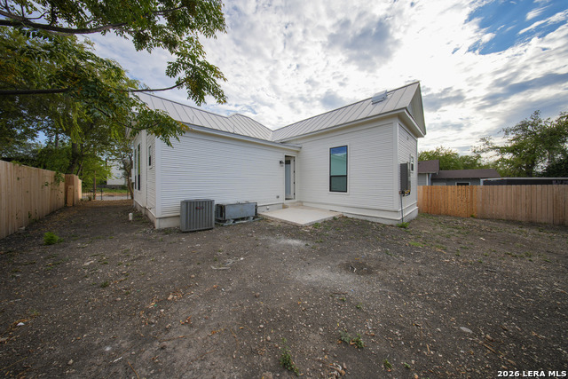 719 Dakota St Property Photo 32
