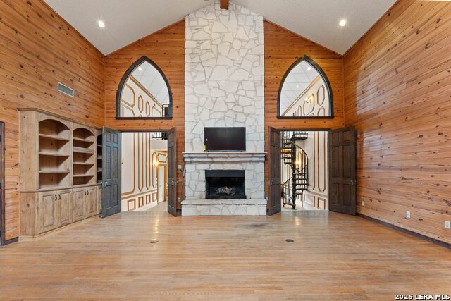 3915 Hunters Crest St Property Photo 3