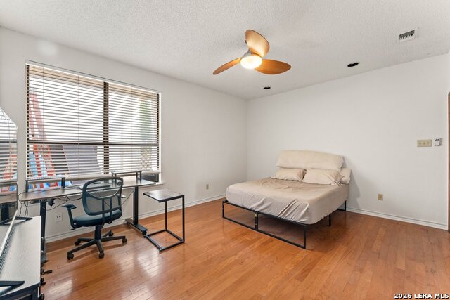 3915 Hunters Crest St Property Photo 6