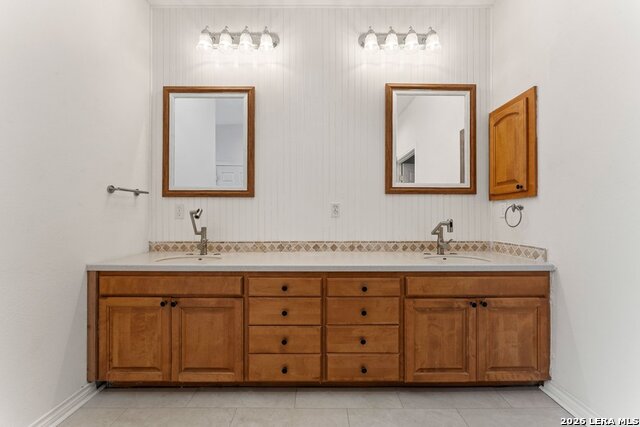 3915 Hunters Crest St Property Photo 12