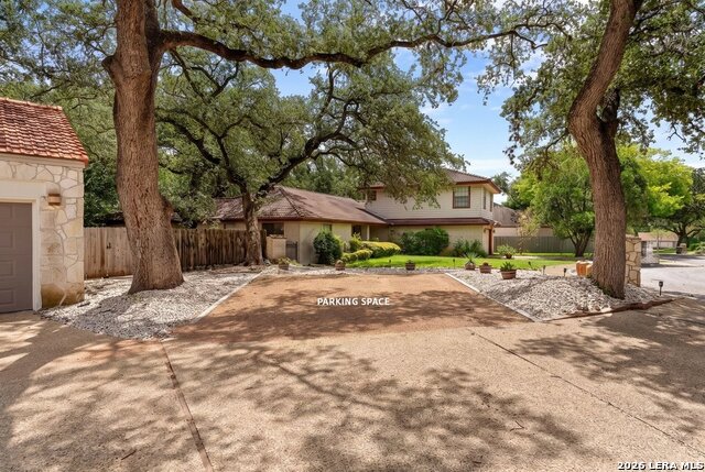 3915 Hunters Crest St Property Photo 39