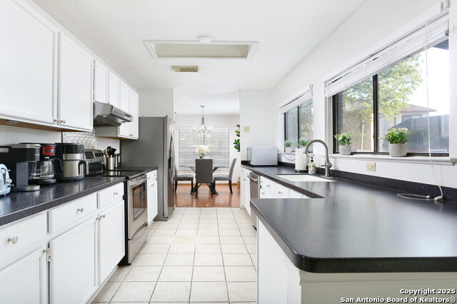 6406 Regency Ln Property Photo 3