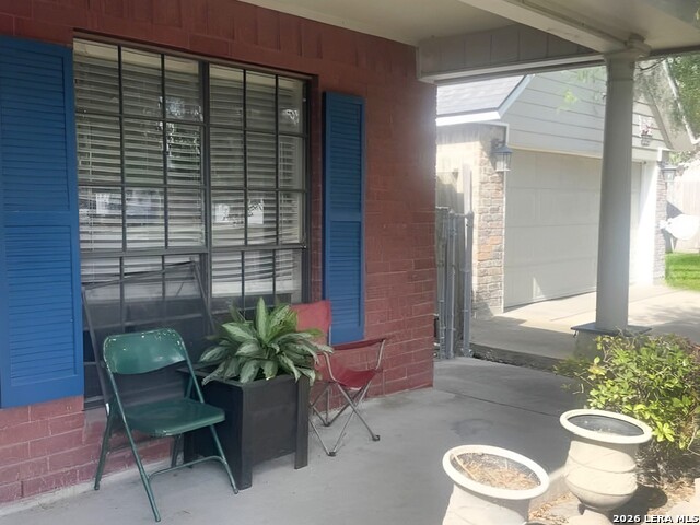 2609 Persimmon St Property Photo 3
