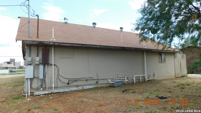 249 N Ih 35 Frontage Road Property Photo 4