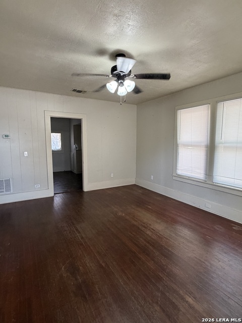 611 13th St Property Photo 4