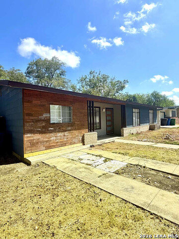 127 Cyril Dr Property Photo 2