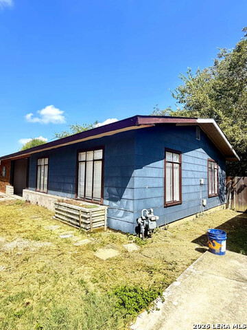 127 Cyril Dr Property Photo 3