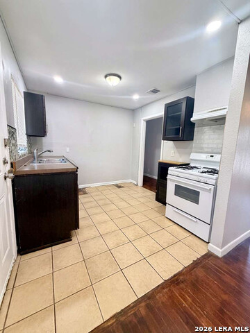 127 Cyril Dr Property Photo 9