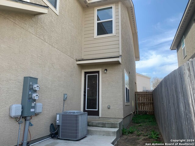 622 Meadow Arbor Ln Property Photo 2