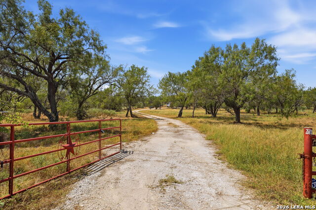 994 Quail Run Property Photo 12