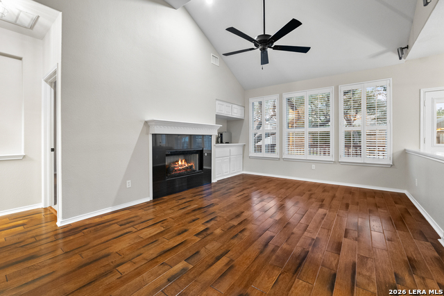 2634 Lakehills Property Photo 8