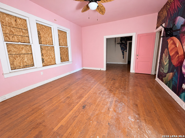 305 W Poplar St Property Photo 6