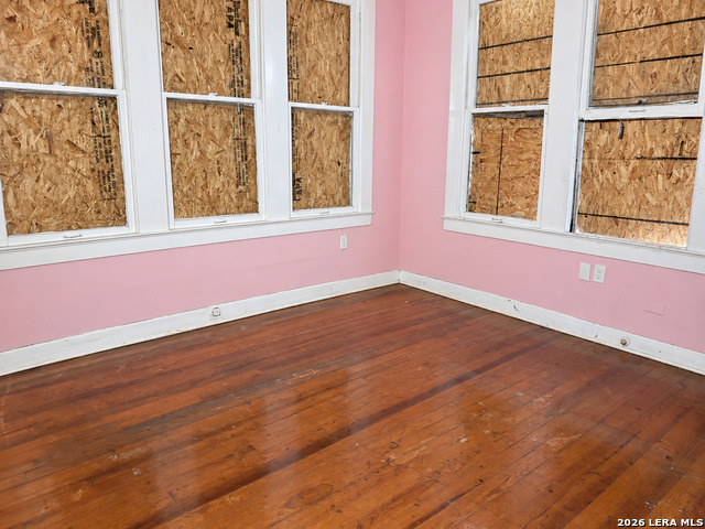 305 W Poplar St Property Photo 8