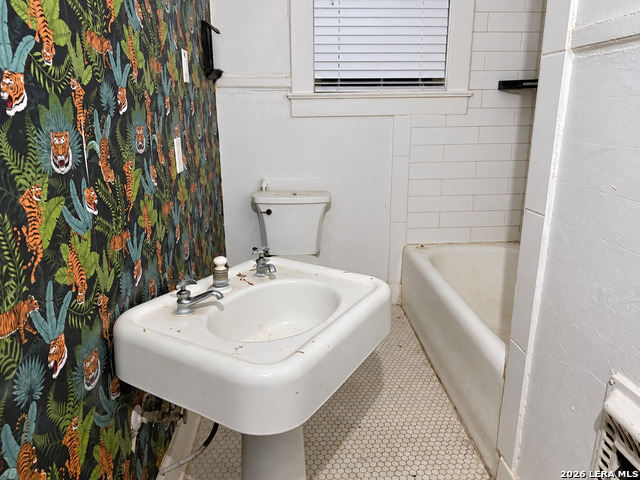 305 W Poplar St Property Photo 10